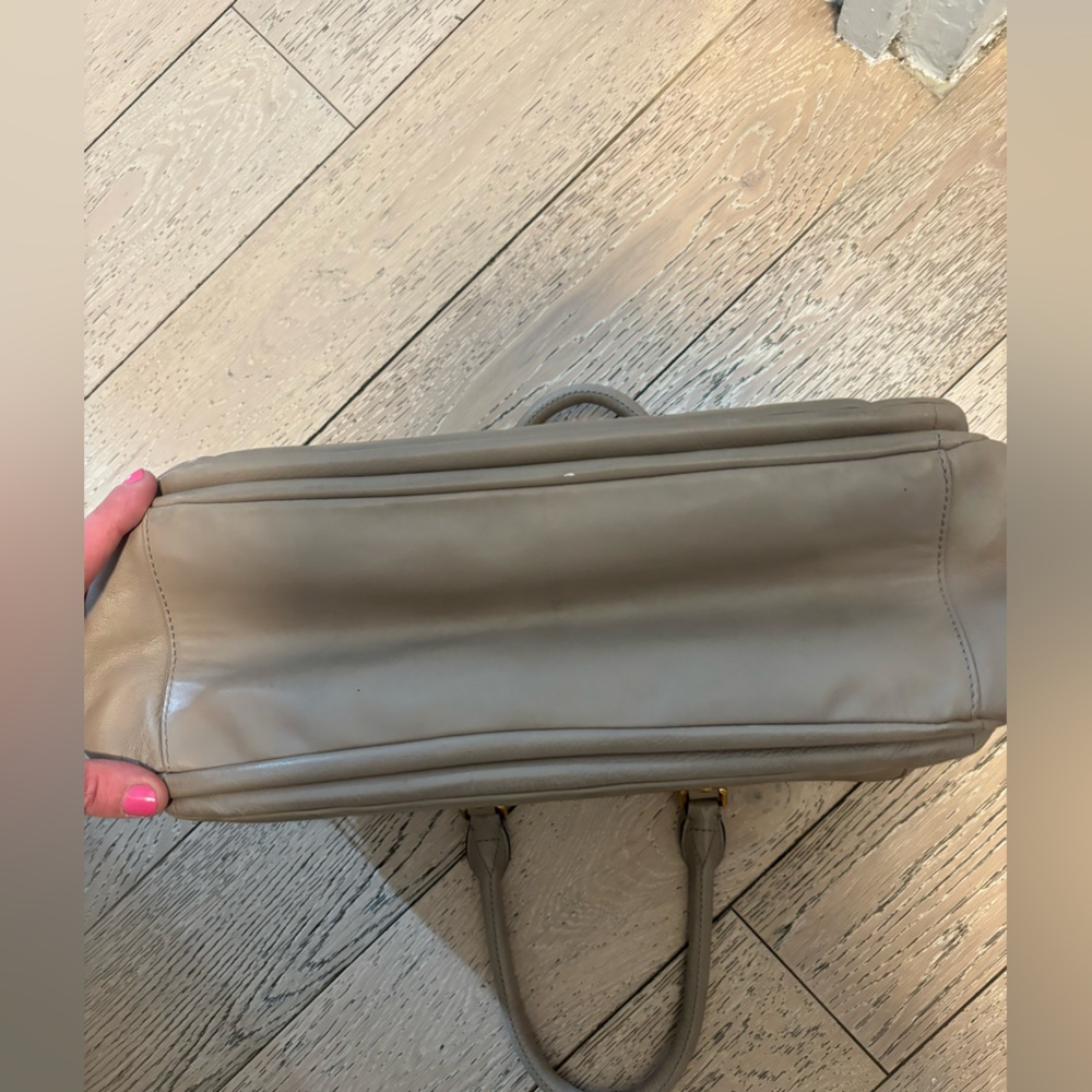 Marc by Marc Jacobs Taupe/Gold Hardware Bag *MINT CONDITION - Picture 9 of 15